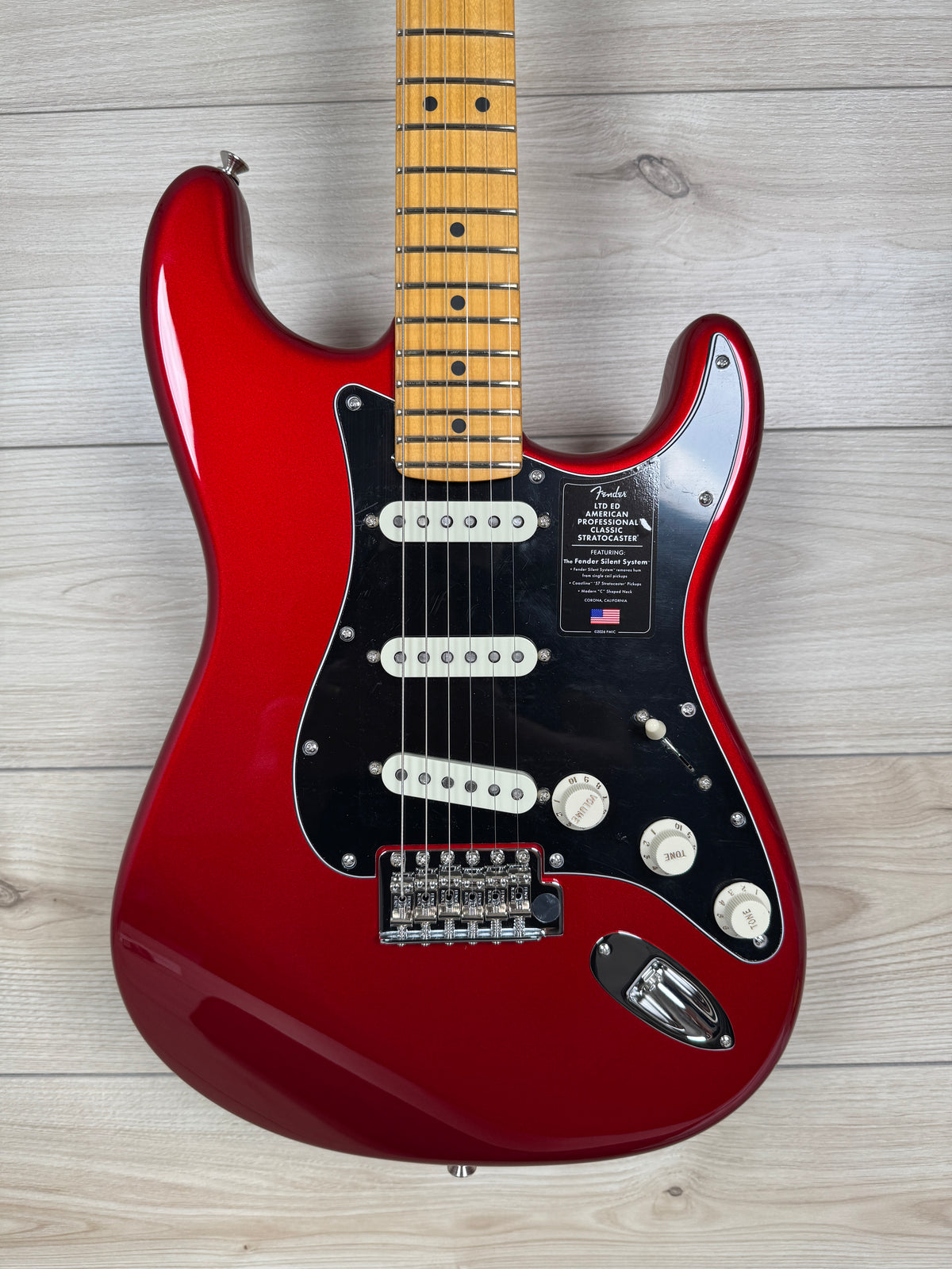 Solidbody Electric Guitar, Limited Edition, with Alder Body, Maple Neck, Maple Fingerboard, 3 Single-coil Pickups, and Tremolo - Candy Apple Red