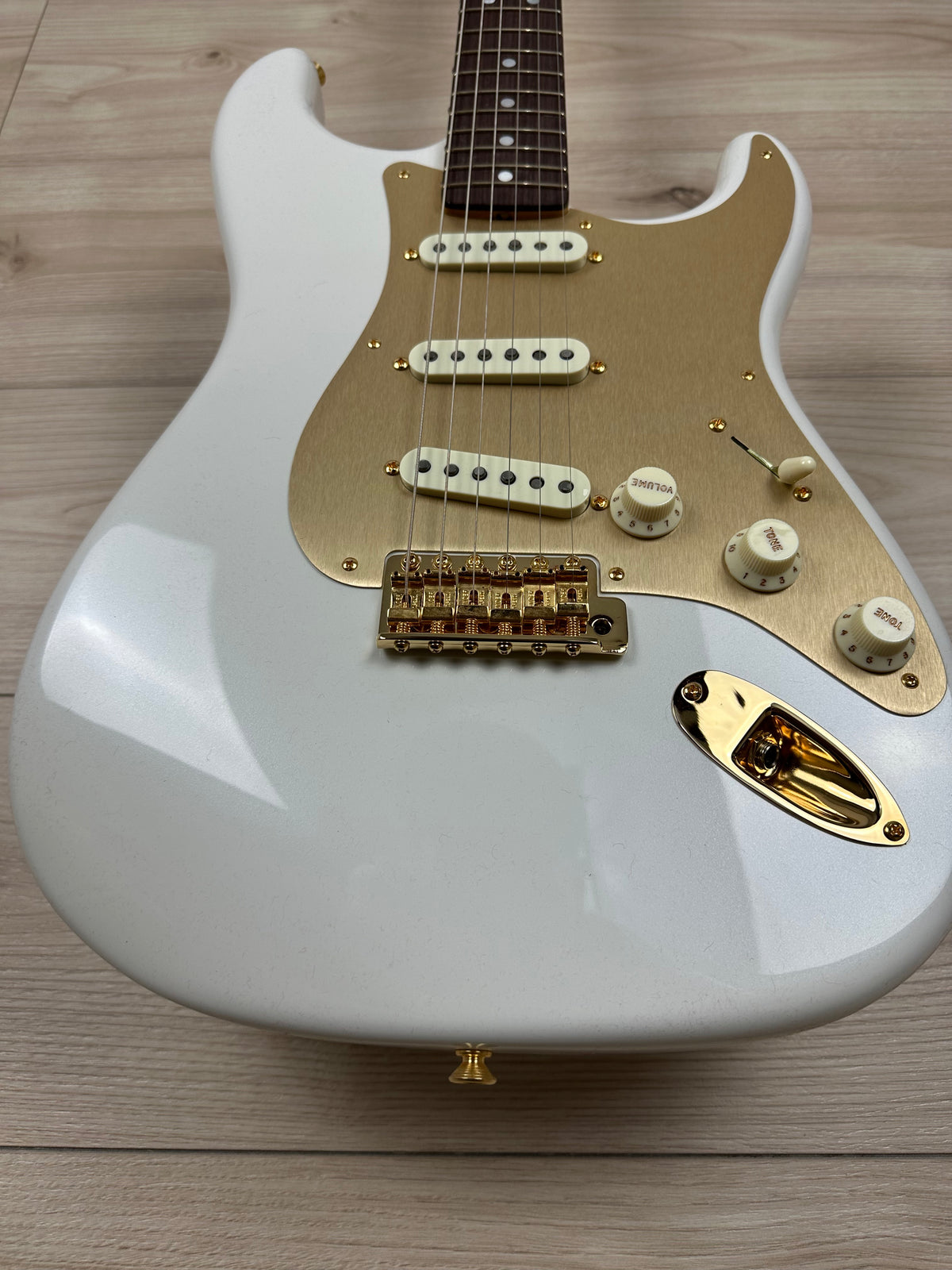 Fender Custom Shop Limited Edition 75th Anniversary Stratocaster NOS Guitar, Rosewood Fingerboard, Diamond White Pearl - CBN Music Warehouse