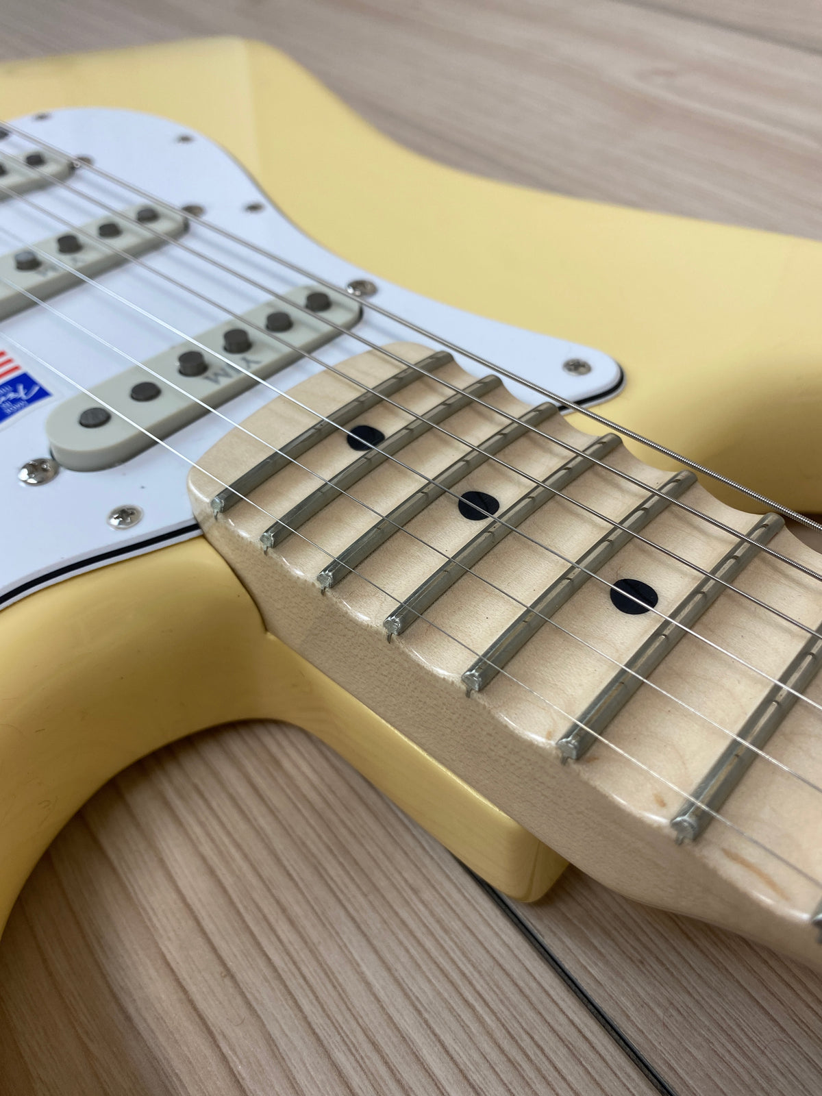 Fender Artist Series Yngwie Malmsteen Stratocaster Electric Guitar Vintage White Maple