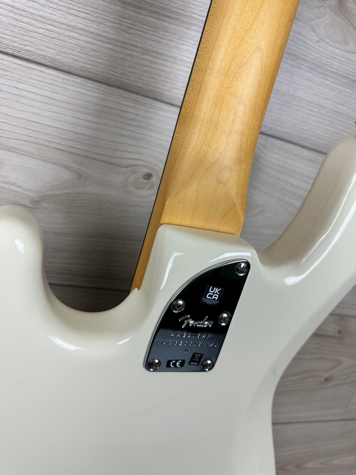 Fender American Professional II Jazz Bass Rosewood Fingerboard, Olympic White - CBN Music Warehouse