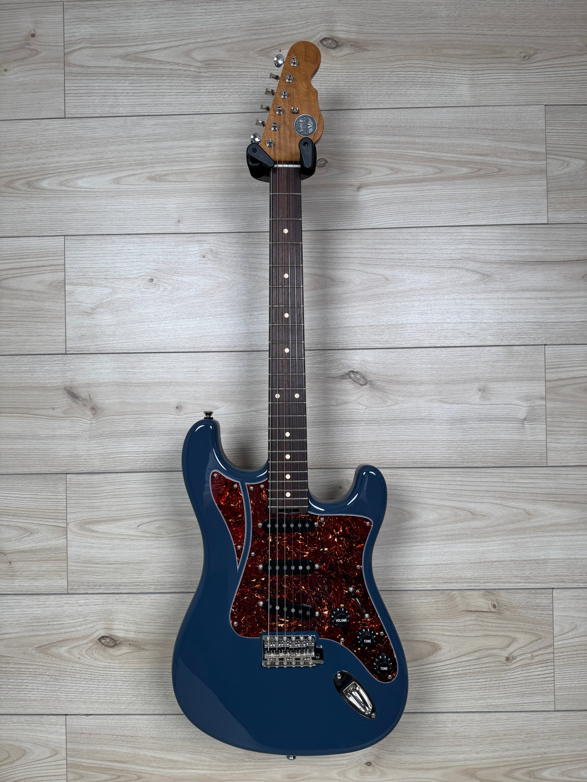 Veritas Custom Electric Guitar Monterey Miracle, Land Rover with Tortoise Pickguard