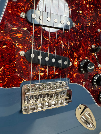 Veritas Custom Electric Guitar Monterey Miracle, Land Rover with Tortoise Pickguard