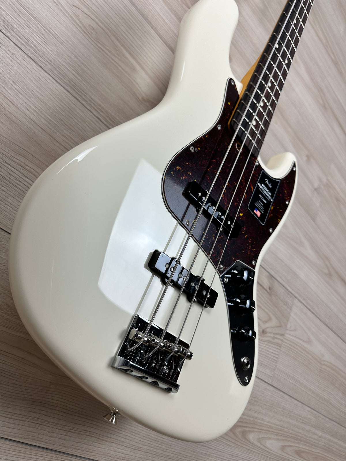 Fender American Professional II Jazz Bass Rosewood Fingerboard, Olympic White - CBN Music Warehouse