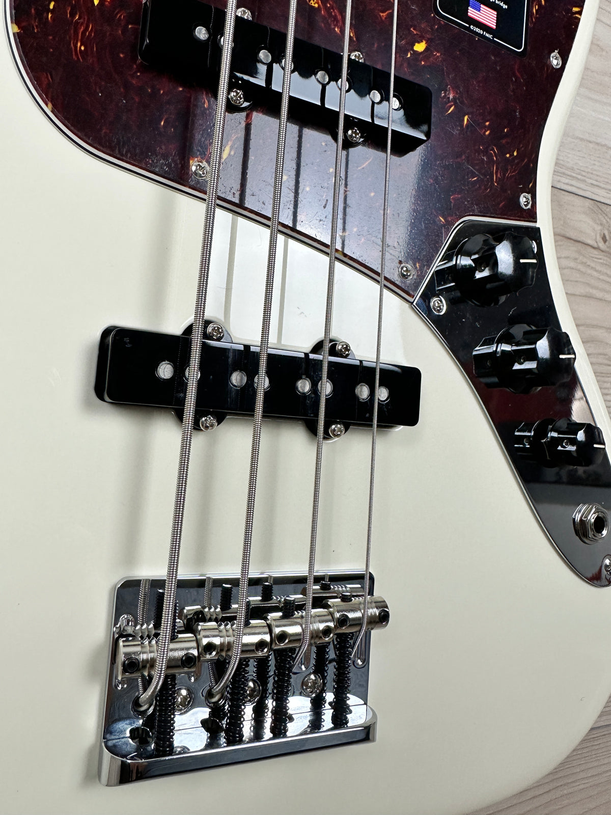 Fender American Professional II Jazz Bass Rosewood Fingerboard, Olympic White - CBN Music Warehouse