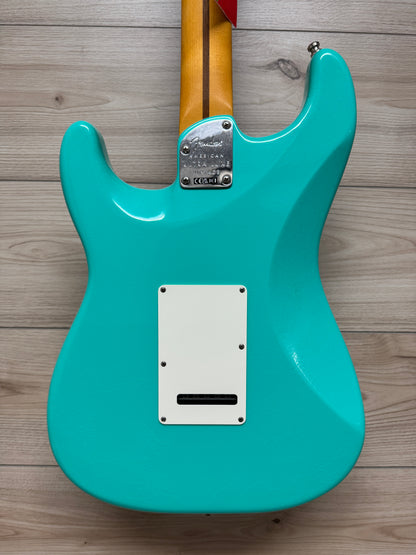 Fender American Ultra Luxe Vintage 60s Stratocaster HSS Rosewood Fingerboard, Sea Foam Green