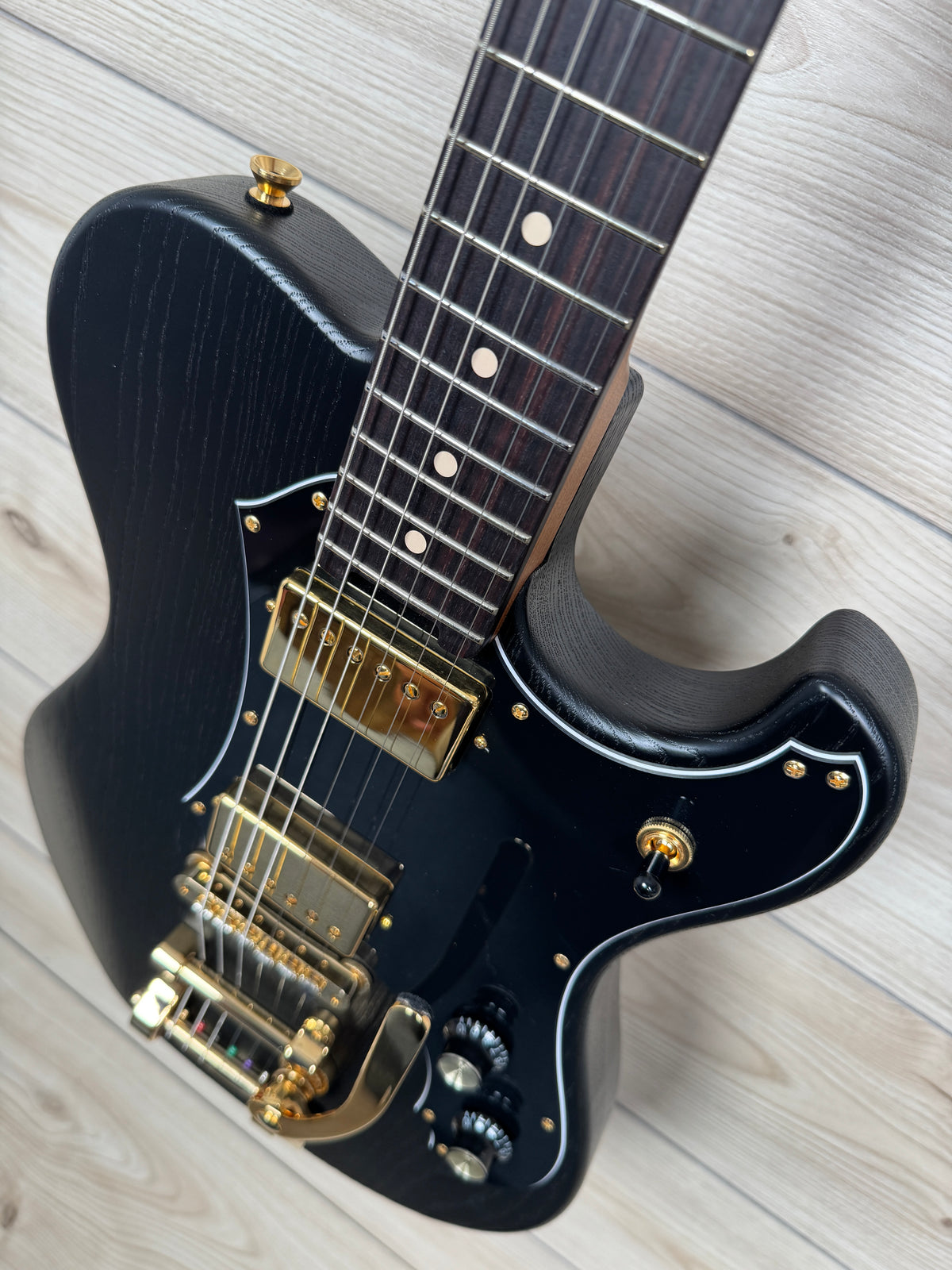 Veritas Custom Portlander OGS Black, Matching Headstock, Gold Hardware, Bigsby