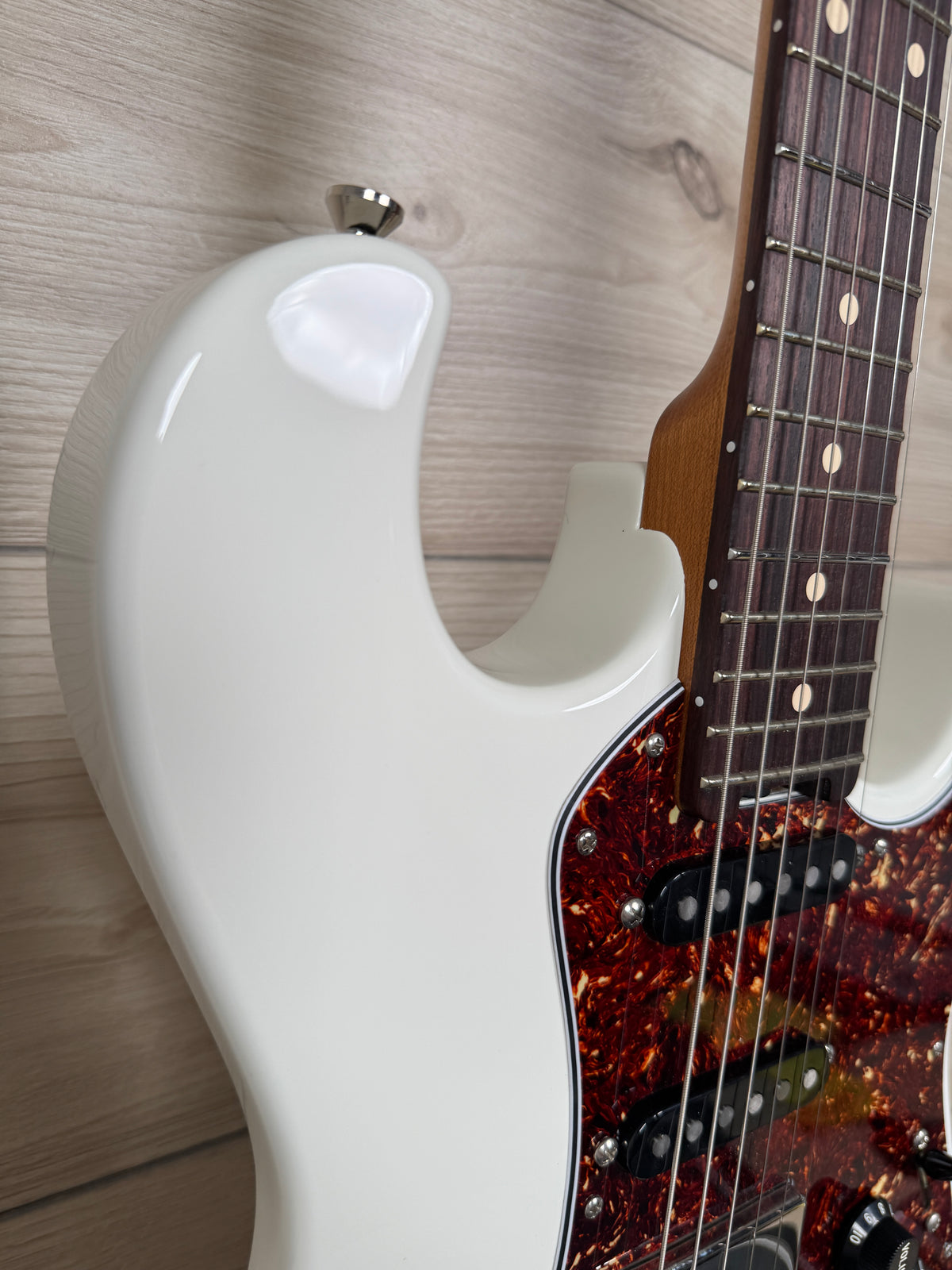 Veritas Custom Portlander Double Cut White with Tortoise Pickguard