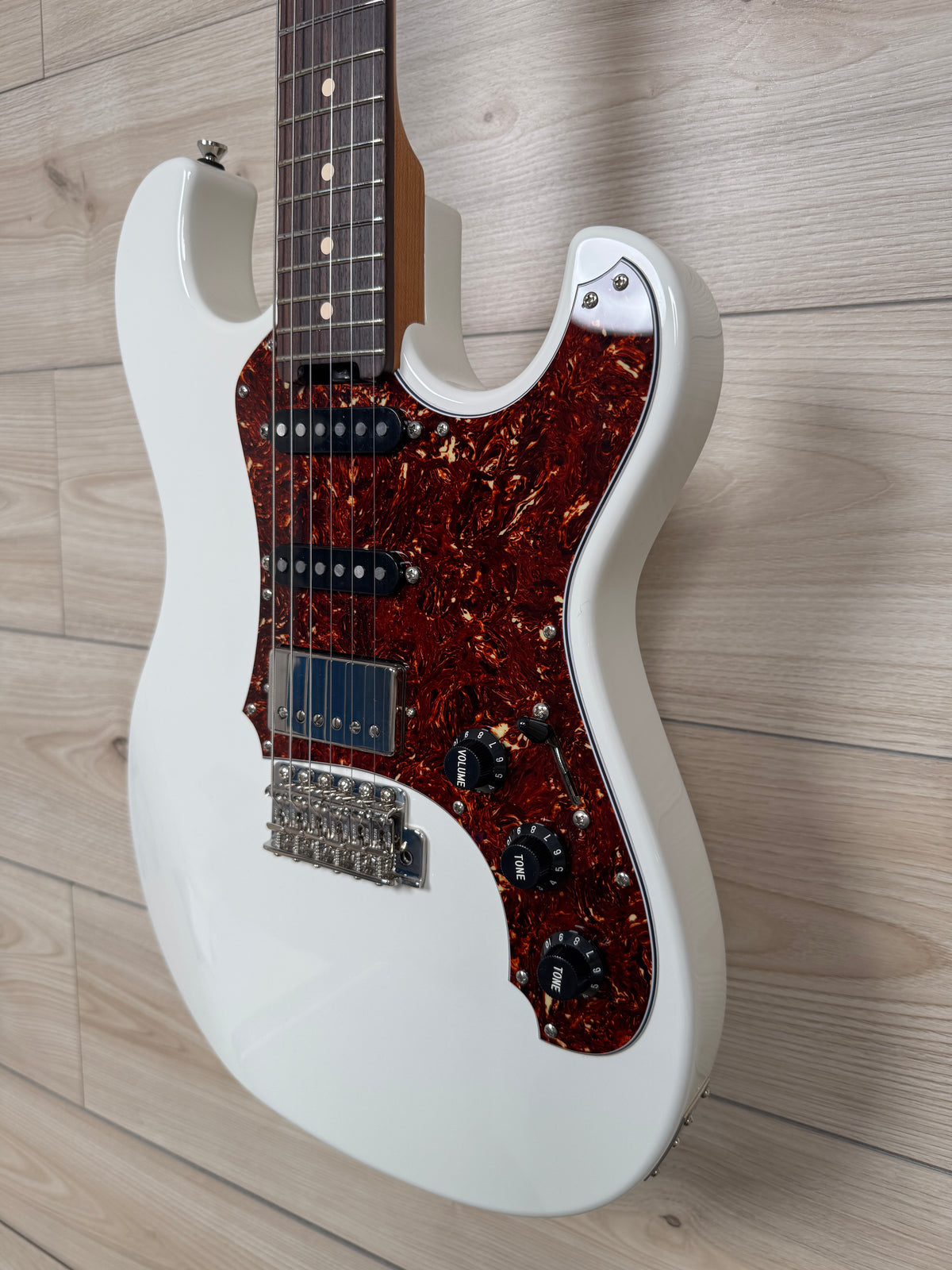 Veritas Custom Portlander Double Cut White with Tortoise Pickguard
