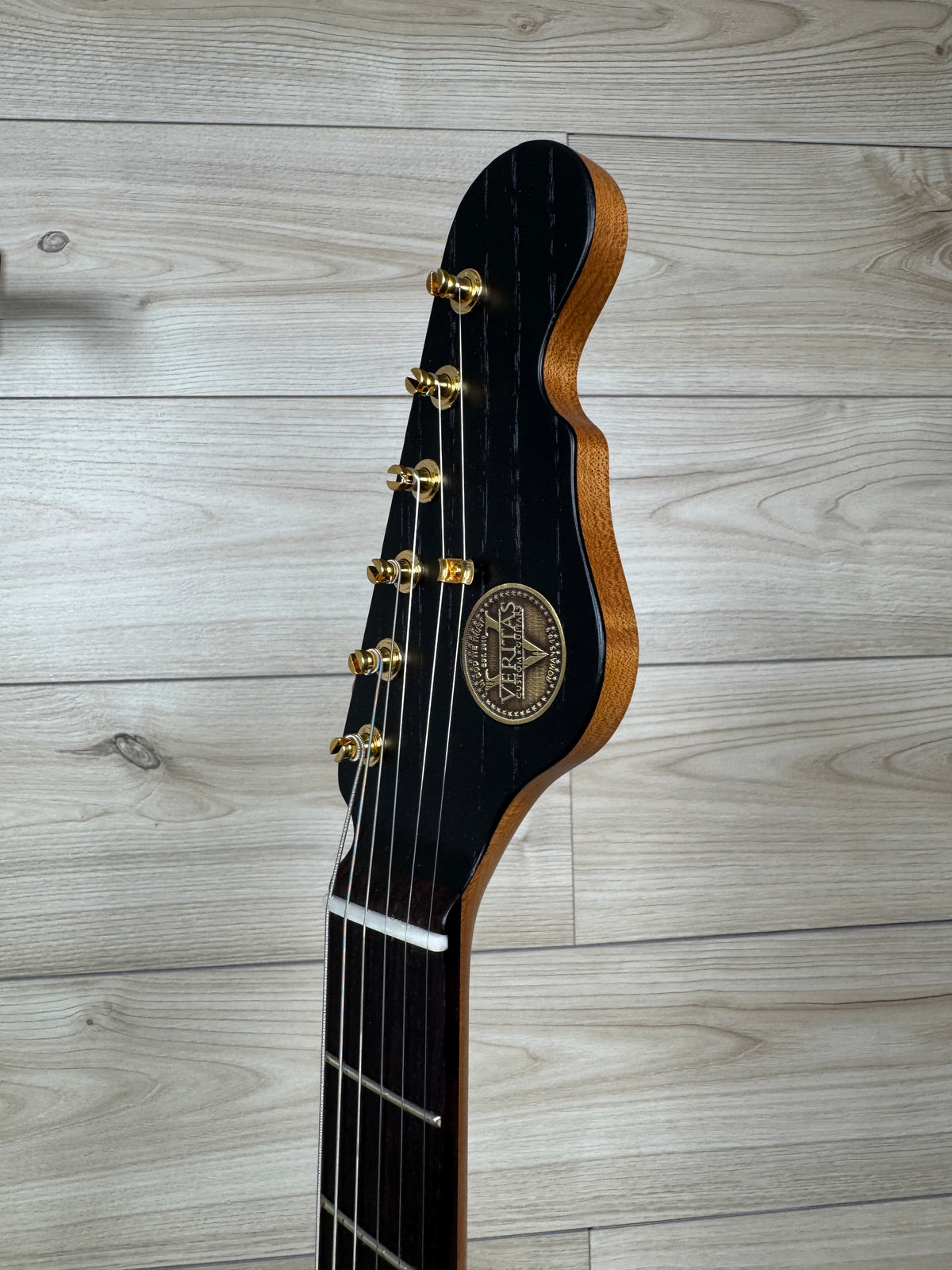 Veritas Custom Portlander OGS Black, Matching Headstock, Gold Hardware, Bigsby
