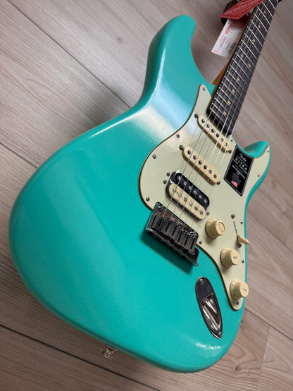 Fender American Ultra Luxe Vintage 60s Stratocaster HSS Rosewood Fingerboard, Sea Foam Green