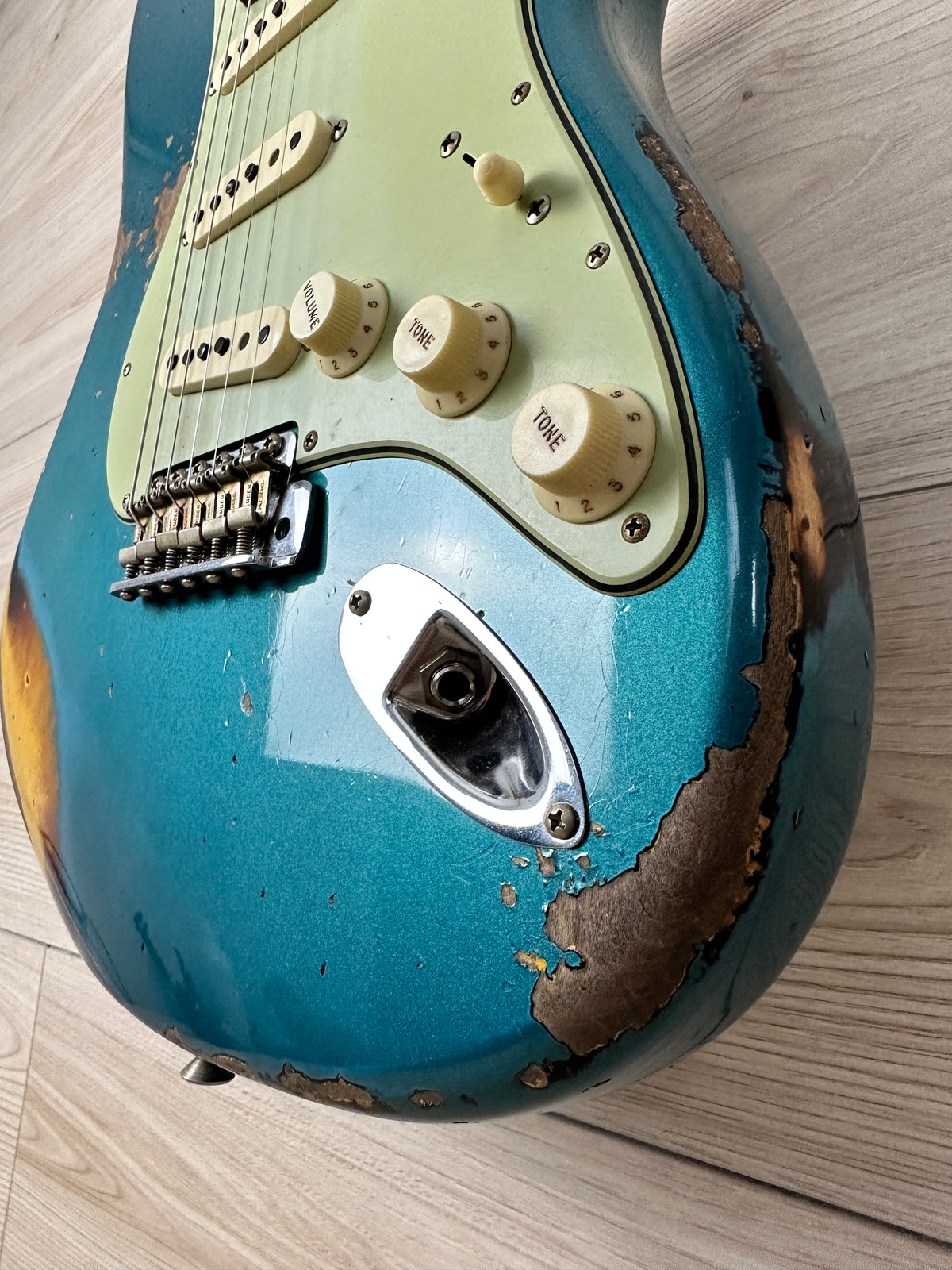 Fender Custom Shop 1961 Stratocaster Heavy Relic Aged Ocean Turquoise over 3-Color Sunburst