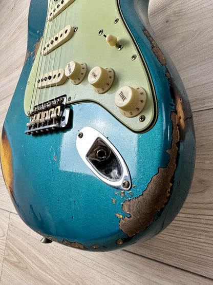 Fender Custom Shop 1961 Stratocaster Heavy Relic Aged Ocean Turquoise over 3-Color Sunburst
