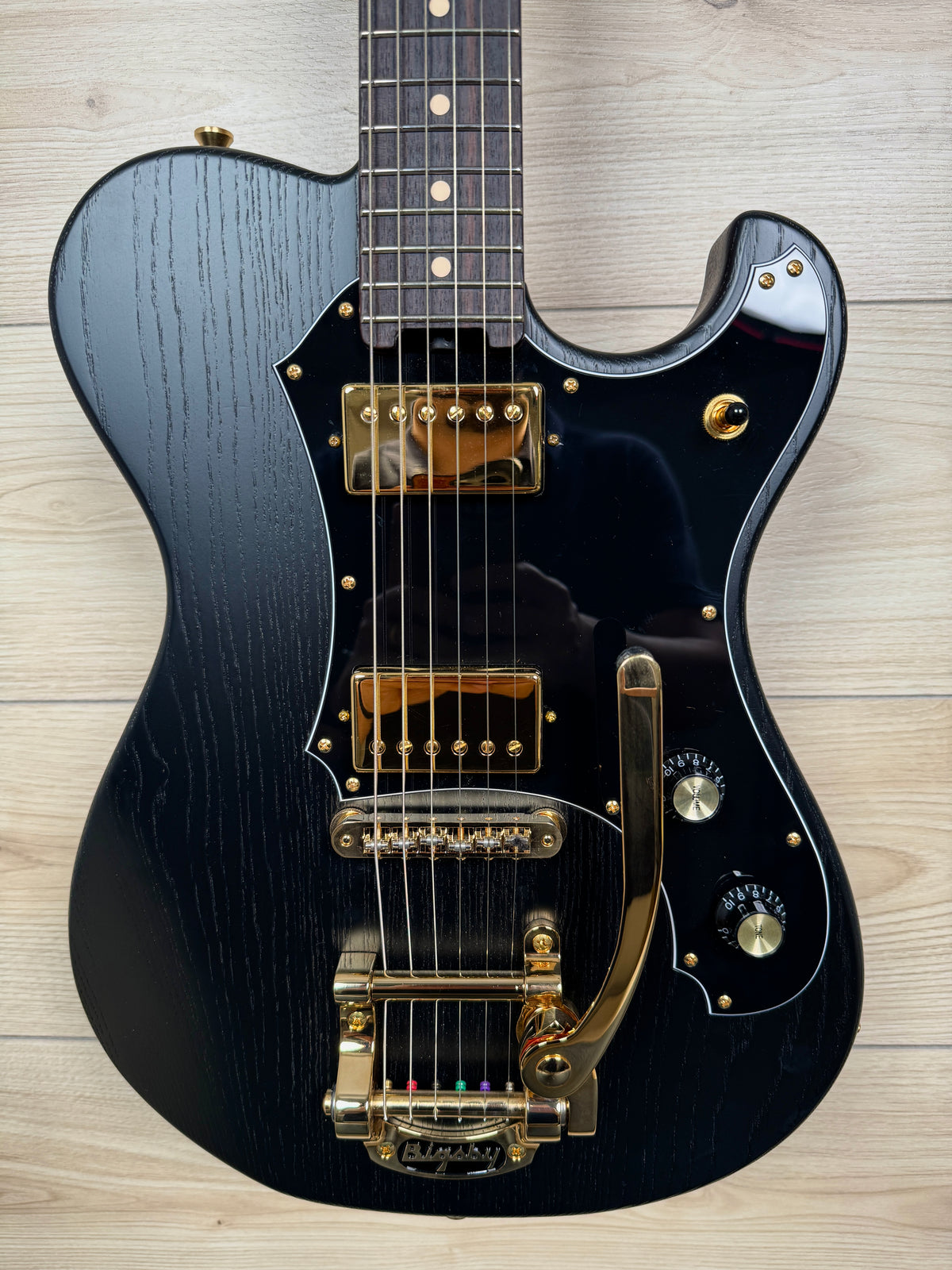 Veritas Custom Portlander OGS Black, Matching Headstock, Gold Hardware, Bigsby