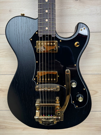 Veritas Custom Portlander OGS Black, Matching Headstock, Gold Hardware, Bigsby