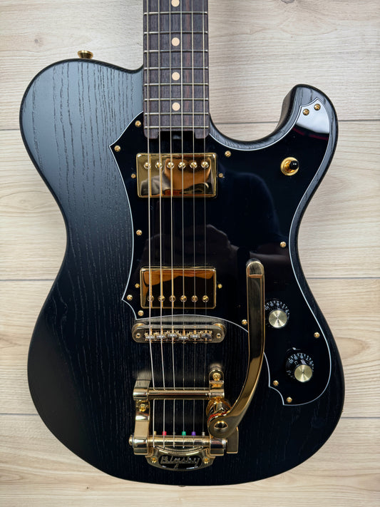 Veritas Custom Portlander OGS Black, Matching Headstock, Gold Hardware, Bigsby