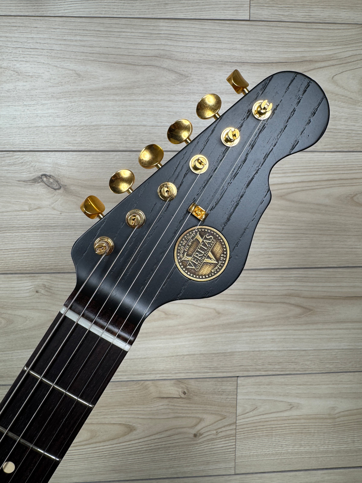 Veritas Custom Portlander OGS Black, Matching Headstock, Gold Hardware, Bigsby