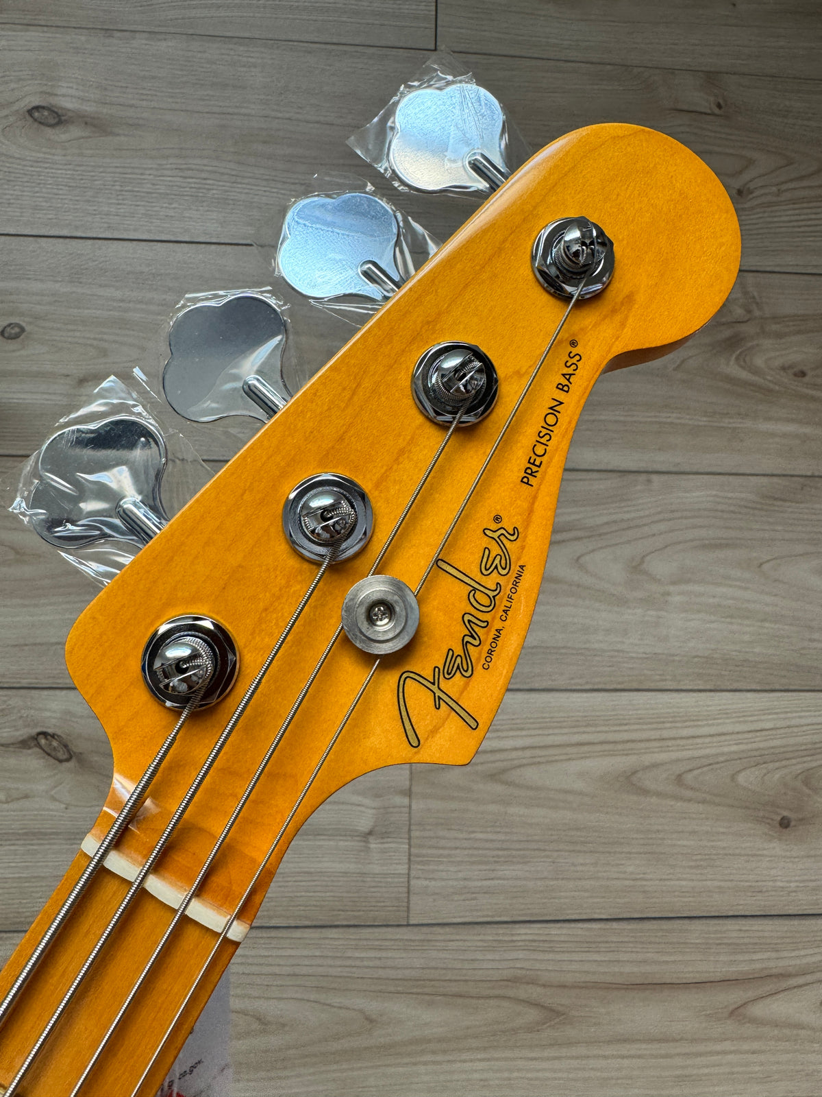 Fender American Professional II Precision Bass Maple Fingerboard, Olympic White