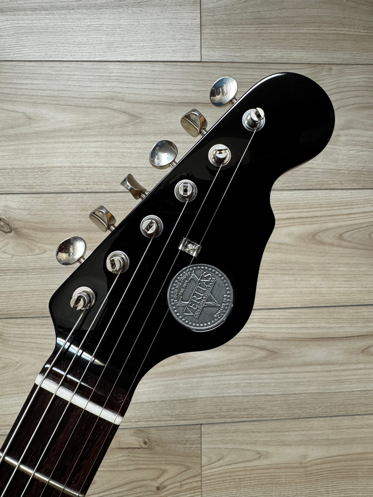 Veritas Custom Electric Guitar Portlander - Black with Tortoise Pickguard, Bigsby, Matching HS