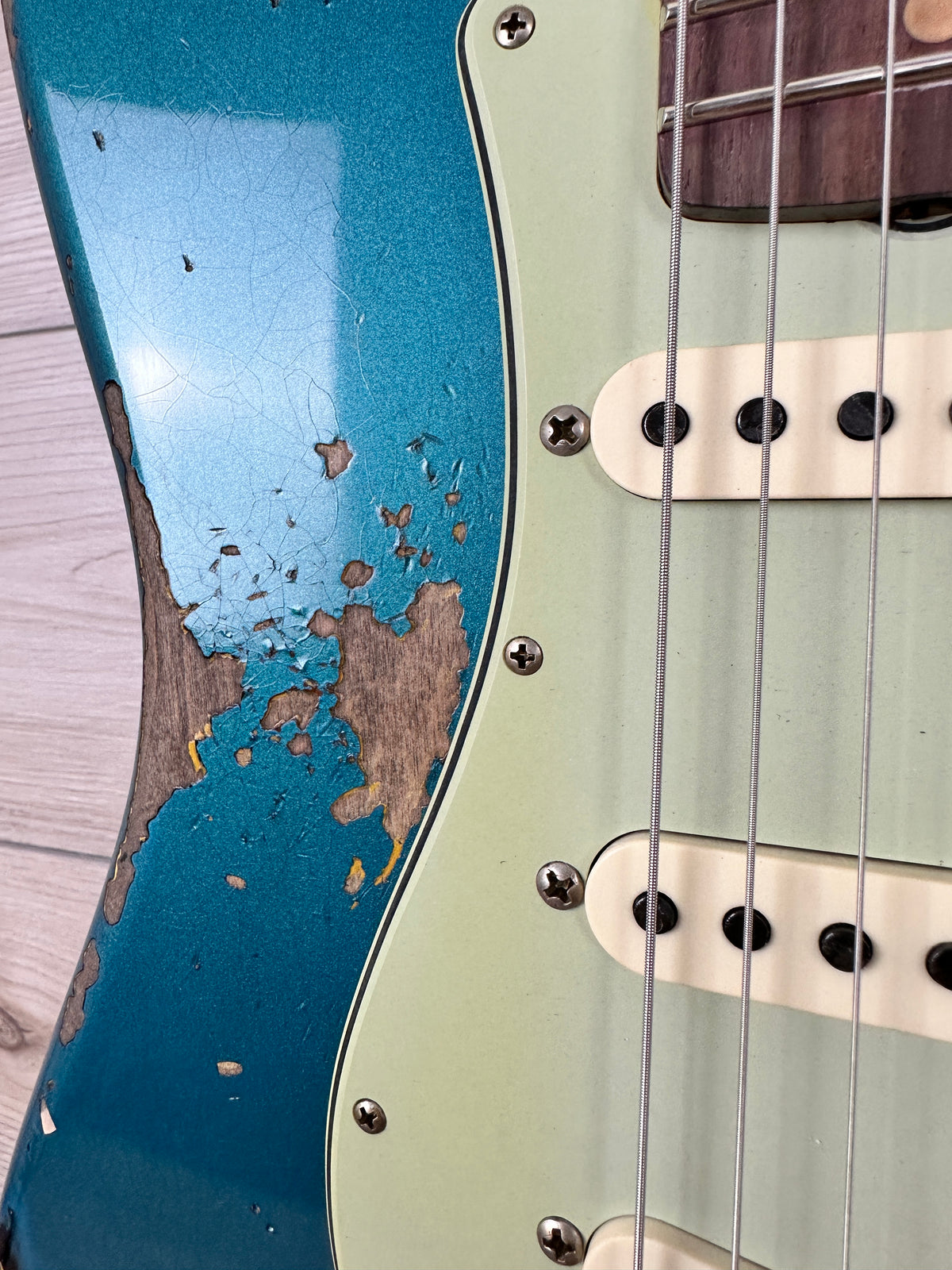 Fender Custom Shop 1961 Stratocaster Heavy Relic Aged Ocean Turquoise over 3-Color Sunburst