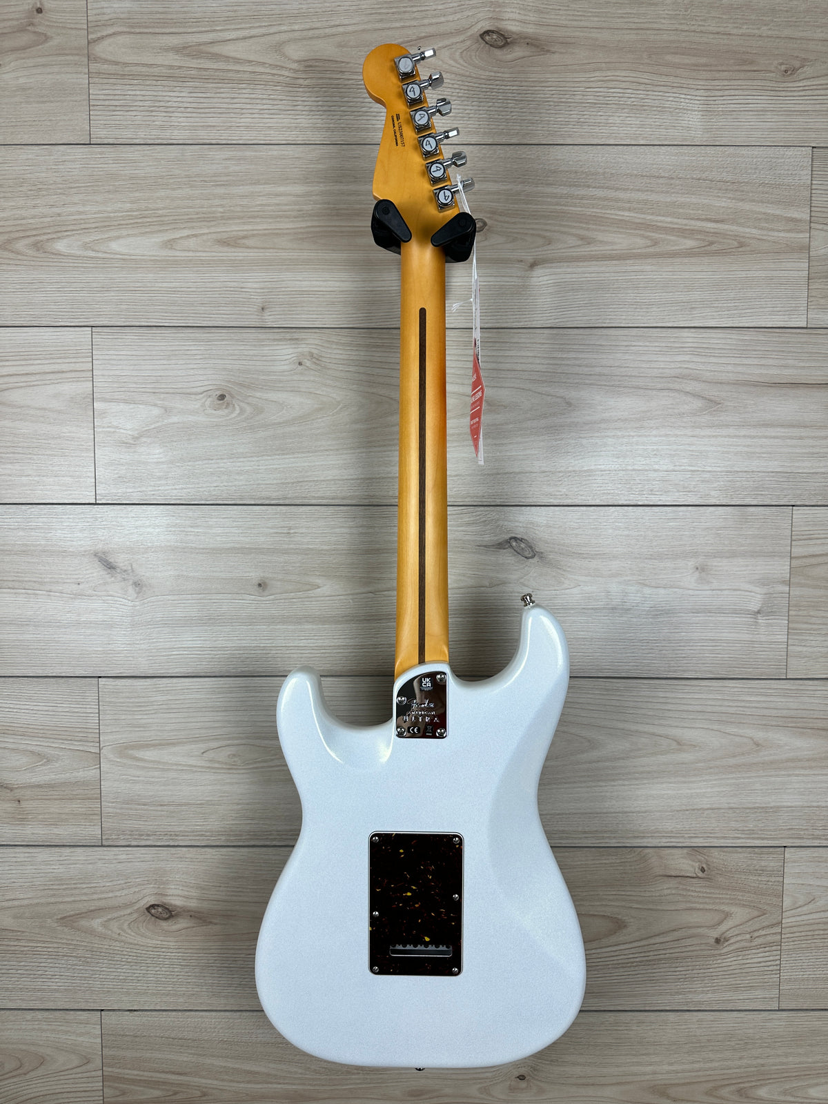 Fender American Ultra Stratocaster HSS Maple Fingerboard, Arctic Pearl
