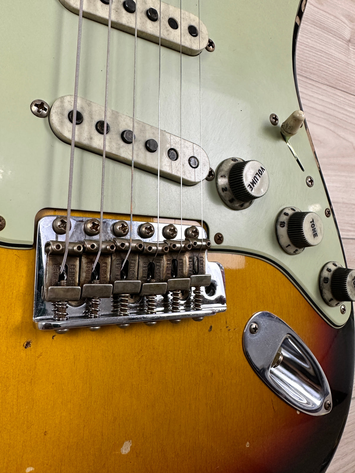 Fender Custom Shop Michael Landau Signature 1968 Stratocaster Bleached 3-Color Sunburst - R126146