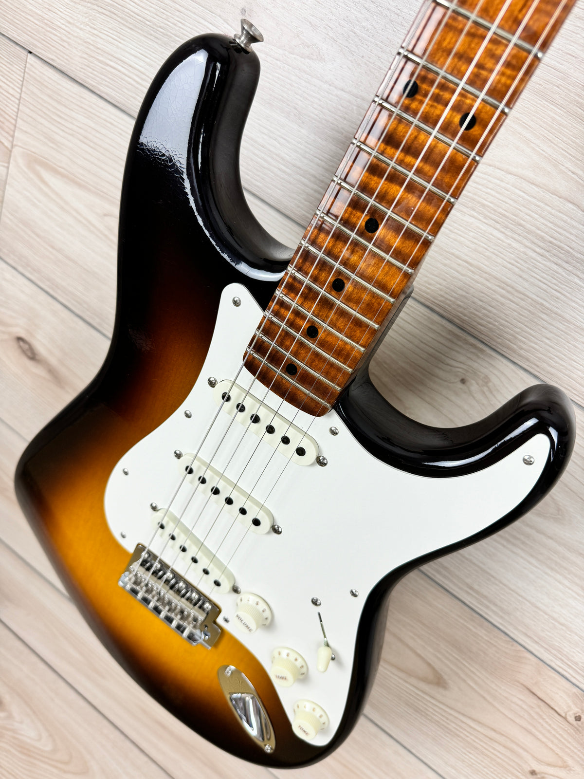 Fender Custom Shop 2023 Limited Edition Roasted '50s Strat® DLX Closet Classic, 1-Piece 4A Roasted Flame Maple, Wide-Fade Aged Chocolate 2-Color Sunburst