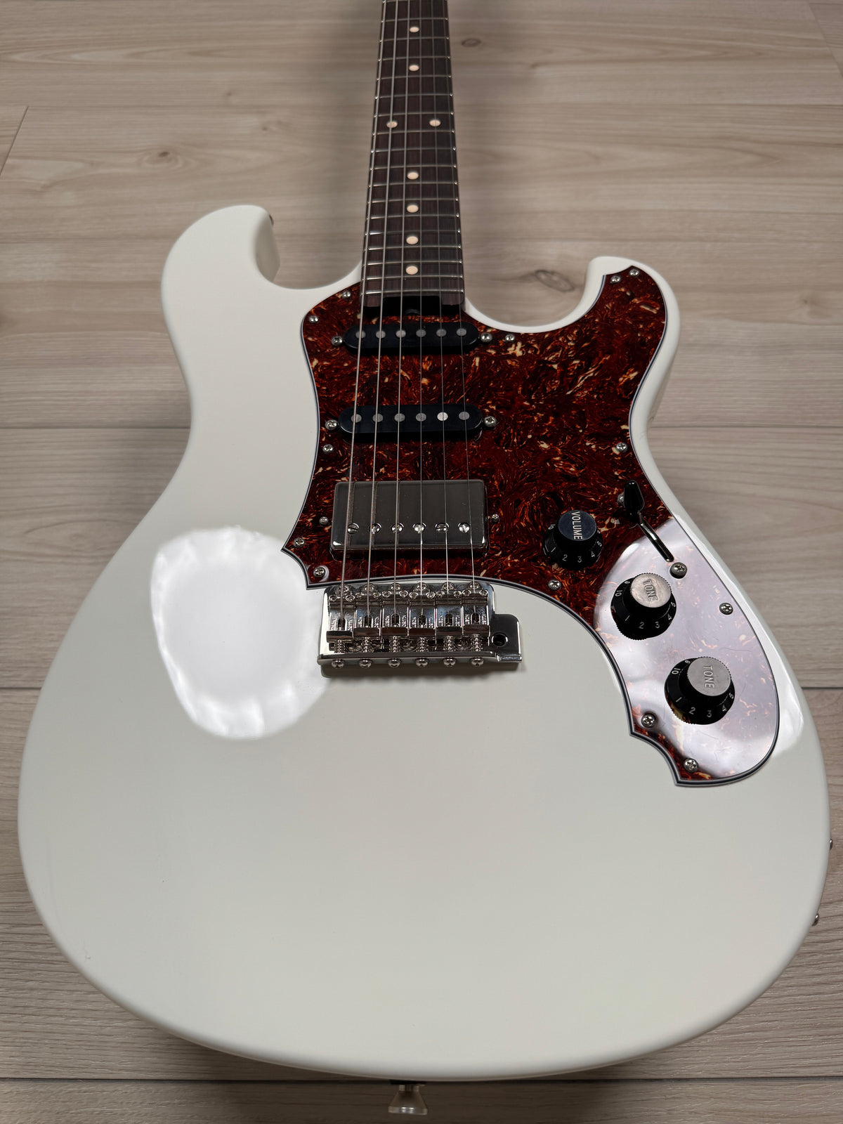 Veritas Custom Portlander Double Cut White with Tortoise Pickguard
