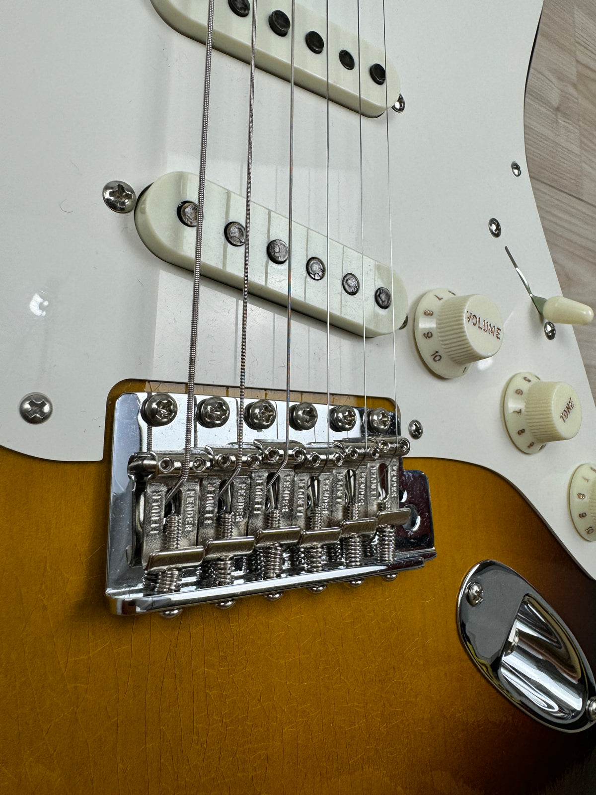 Fender Custom Shop 2023 Limited Edition Roasted '50s Strat® DLX Closet Classic, 1-Piece 4A Roasted Flame Maple, Wide-Fade Aged Chocolate 2-Color Sunburst