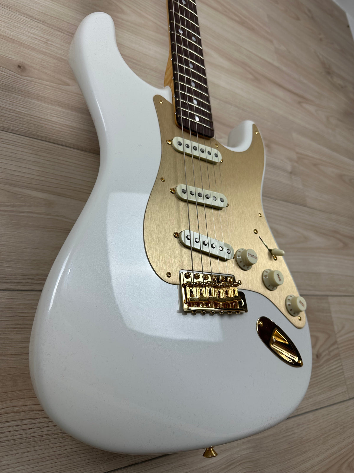 Fender Custom Shop Limited Edition 75th Anniversary Stratocaster NOS Guitar, Rosewood Fingerboard, Diamond White Pearl - CBN Music Warehouse