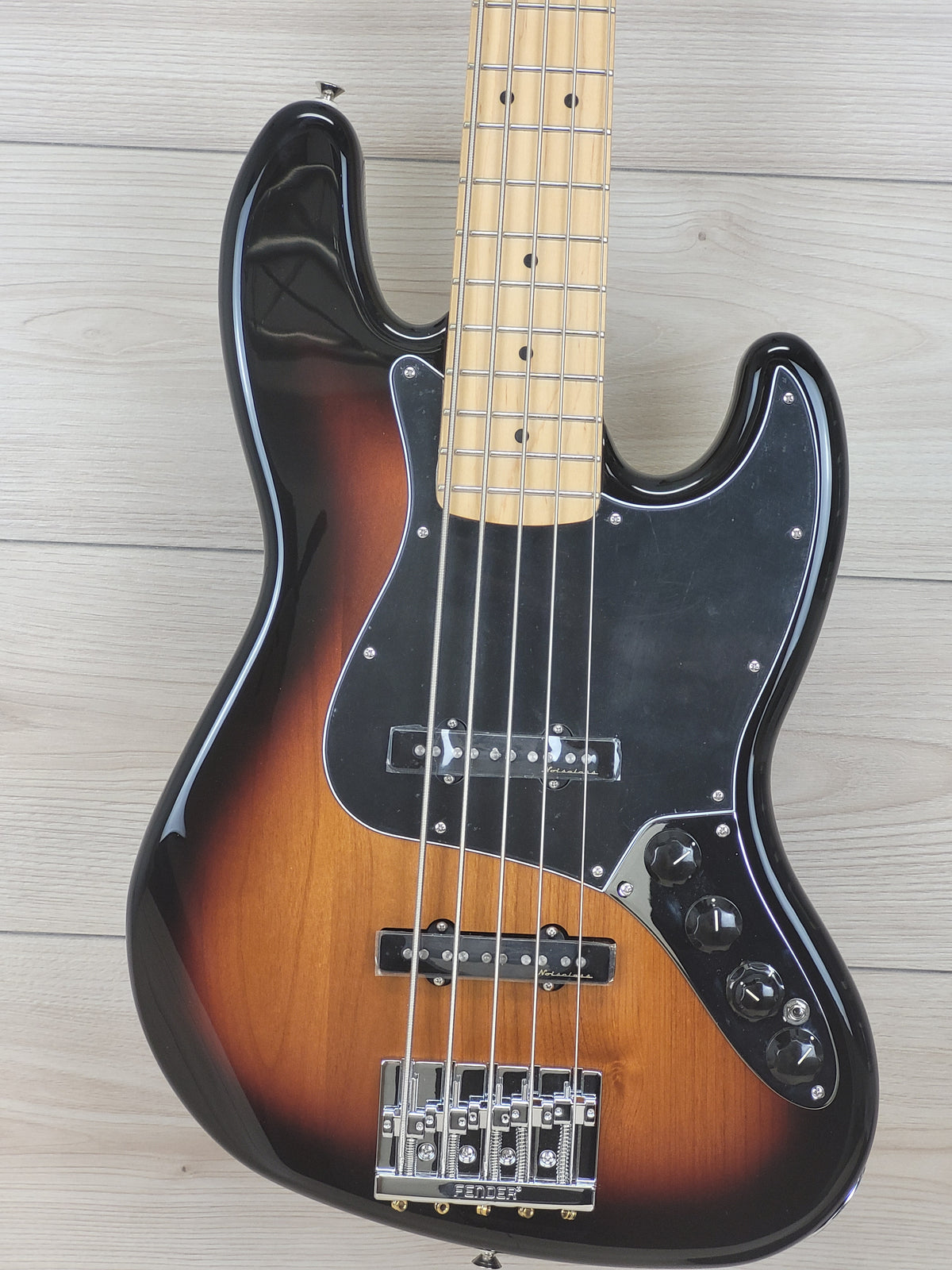 Fender DELUXE ACTIVE JAZZ BASS® V - 3-Color Sunburst - CBN Music Warehouse