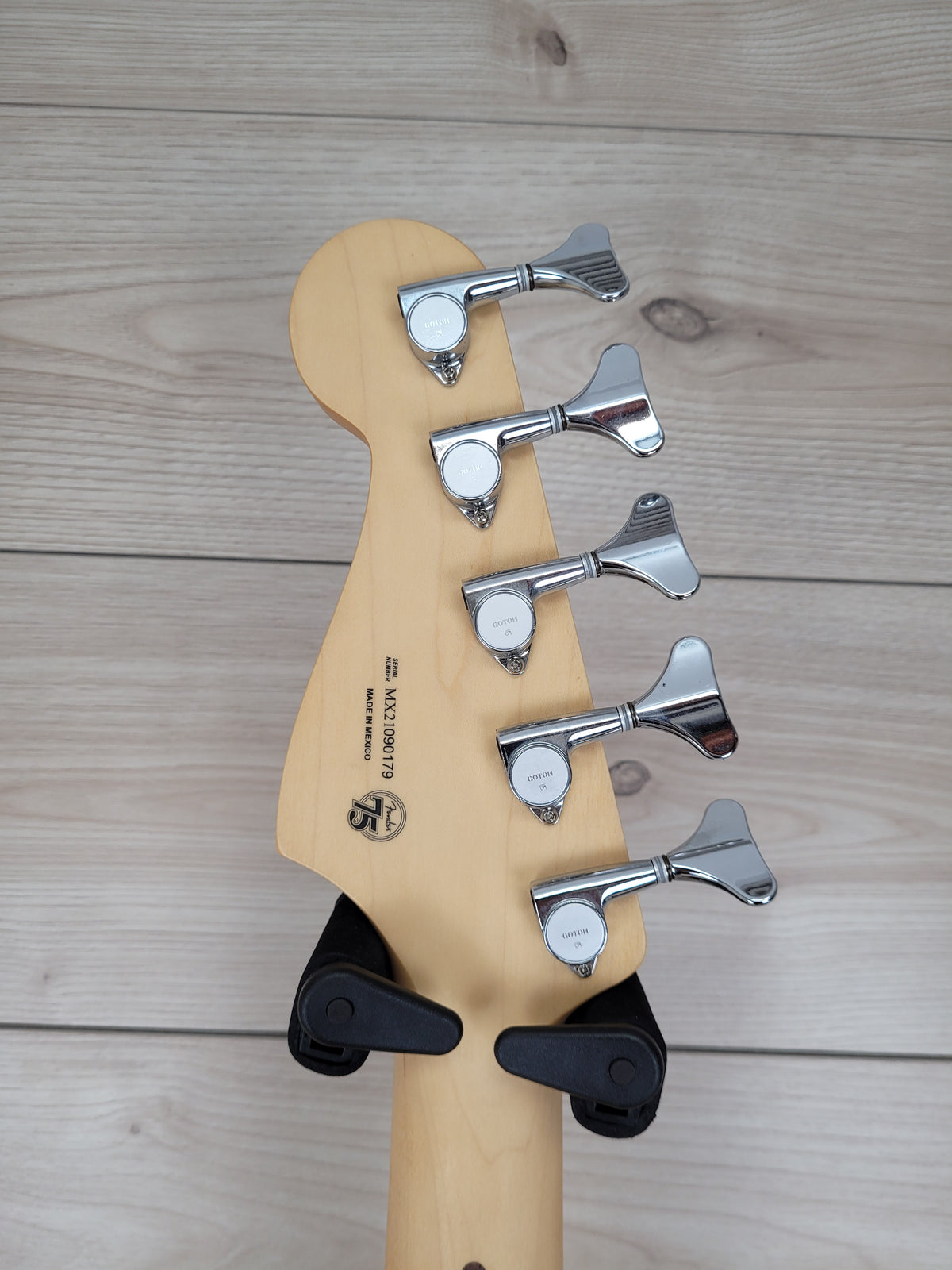 Fender DELUXE ACTIVE JAZZ BASS® V - 3-Color Sunburst - CBN Music Warehouse