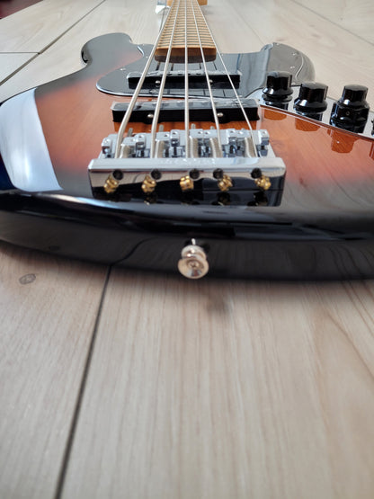 Fender DELUXE ACTIVE JAZZ BASS® V - 3-Color Sunburst - CBN Music Warehouse