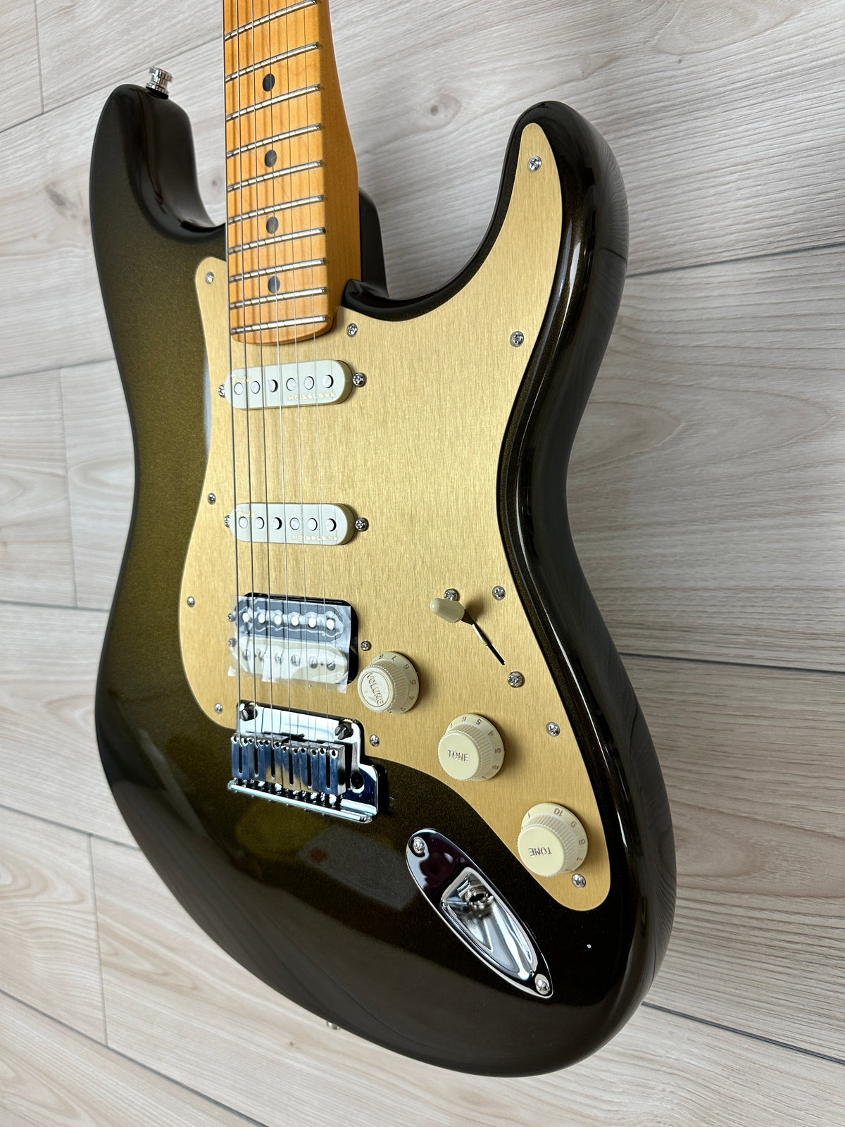Fender American Ultra Stratocaster HSS, Maple Fingerboard, Texas Tea - CBN Music Warehouse