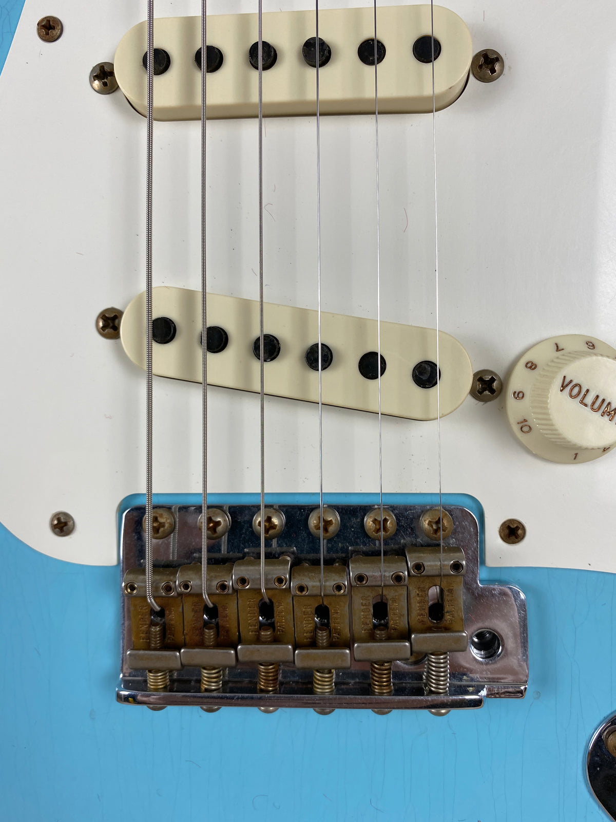 Fender Custom Shop Limited-edition 1957 Stratocaster Relic Finish Faded Aged Daphne Blue