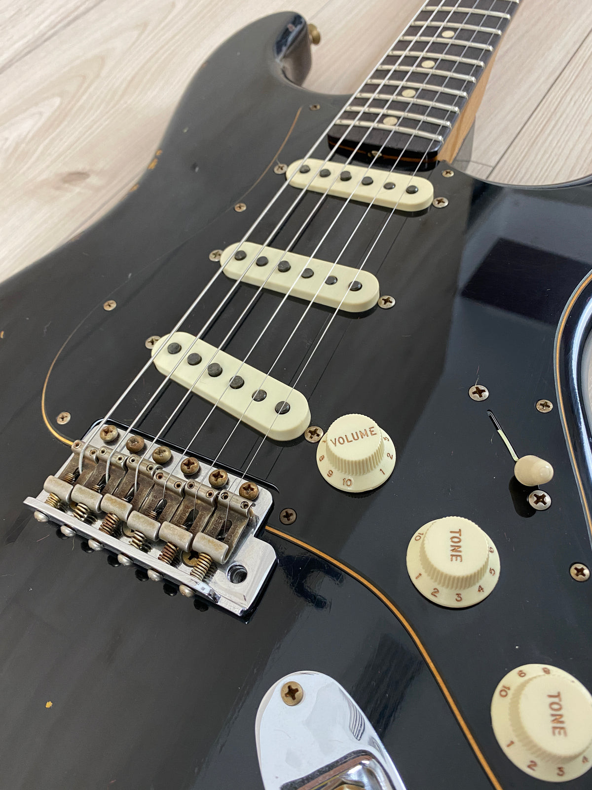 Fender Custom Shop Limited Edition Dual-Mag II Strat Relic Electric Guitar - Aged Black Over 3 Color Sunburst - CBN Music Warehouse