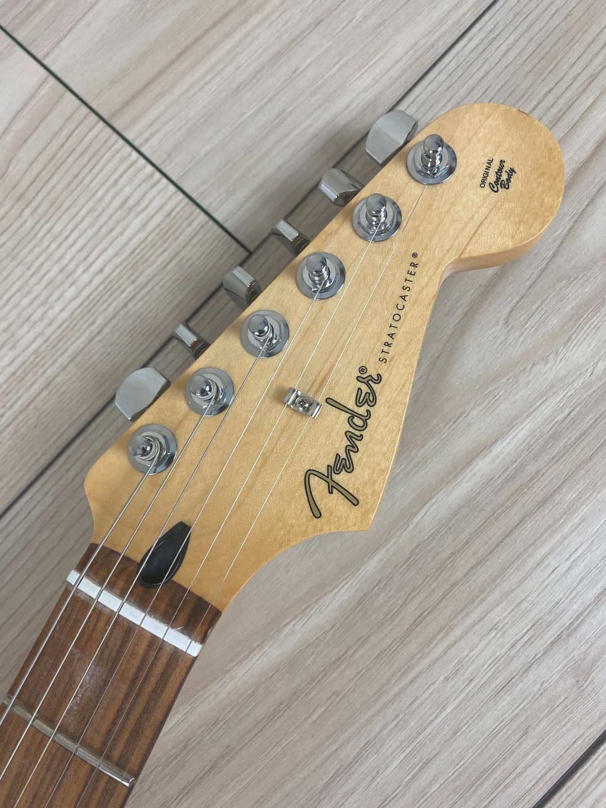 Fender Player Stratocaster Plus Top - Tobacco Sunburst with Pau Ferro Fingerboard