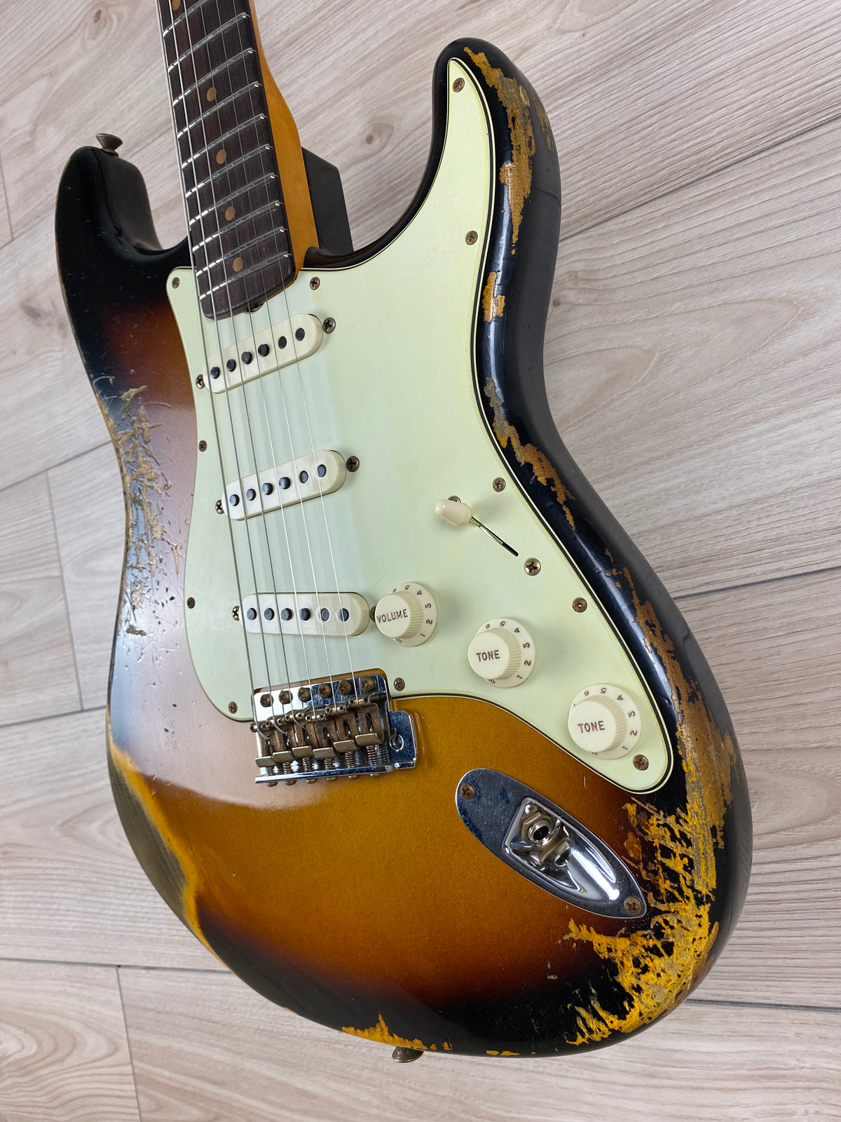 Fender Custom Shop '61 Stratocaster Heavy Relic Electric Guitar Super Faded Aged 3-Color Sunburst - CBN Music Warehouse