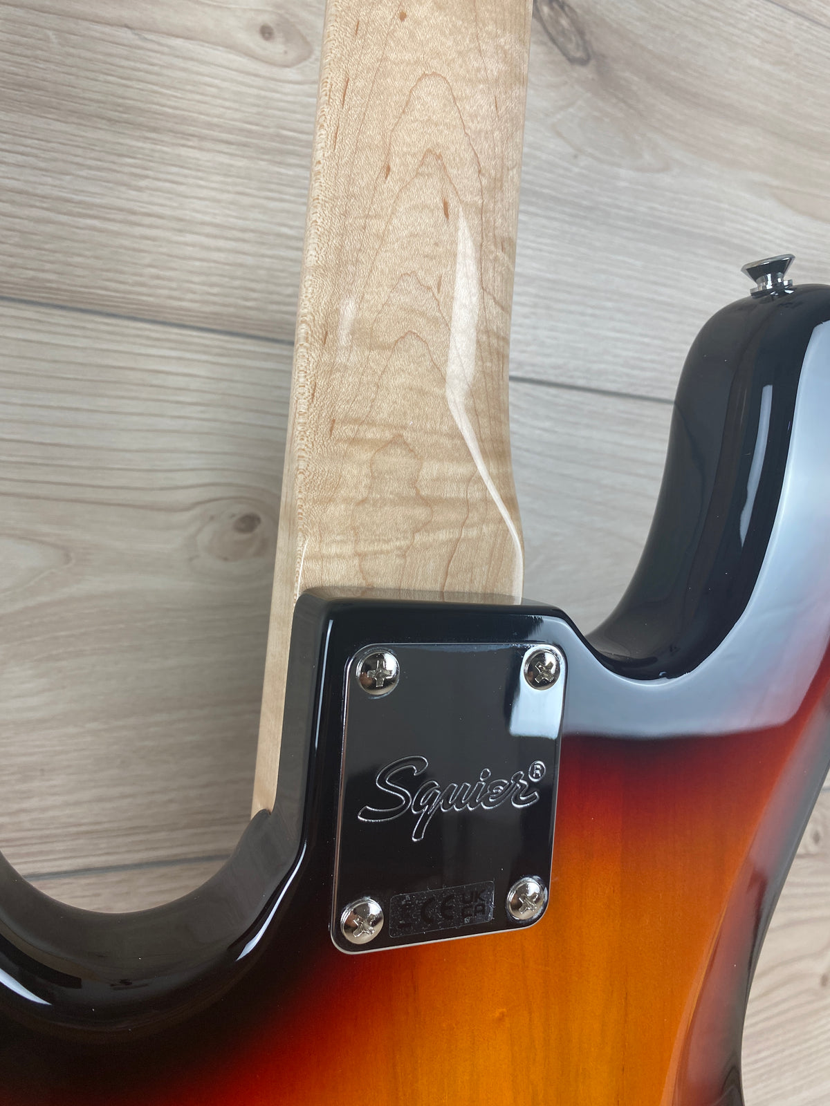 Squier Paranormal Jazz Bass '54 - 3-Color Sunburst with Tortoiseshell Pickguard