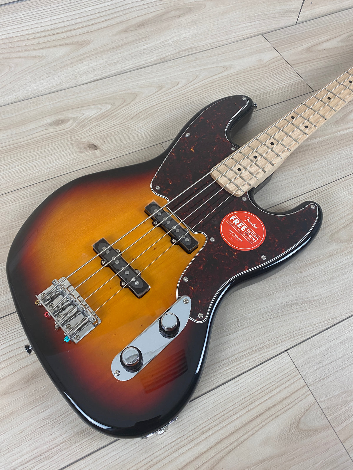 Squier Paranormal Jazz Bass '54 - 3-Color Sunburst with Tortoiseshell Pickguard
