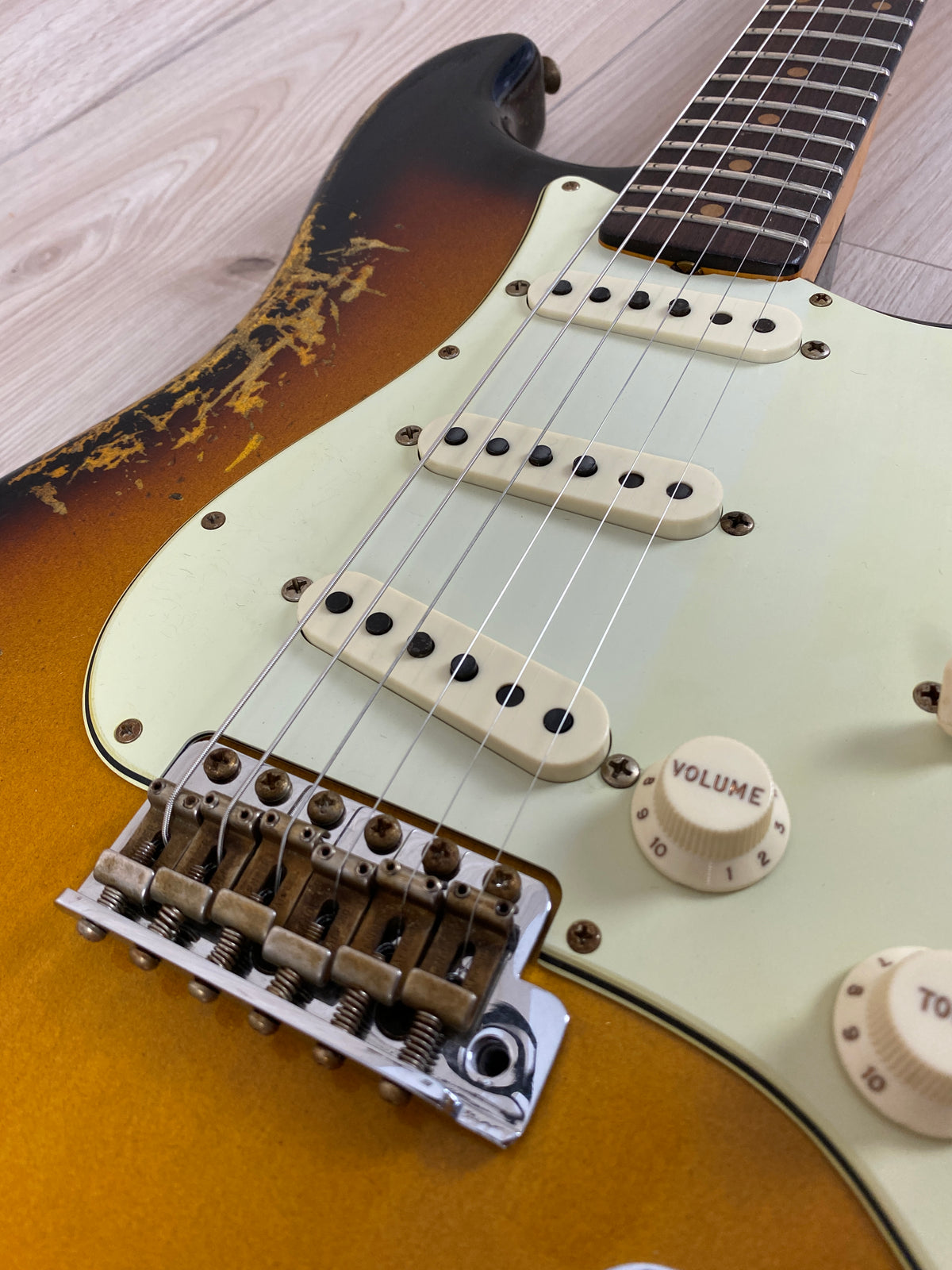 Fender Custom Shop '61 Stratocaster Heavy Relic Electric Guitar Super Faded Aged 3-Color Sunburst - CBN Music Warehouse