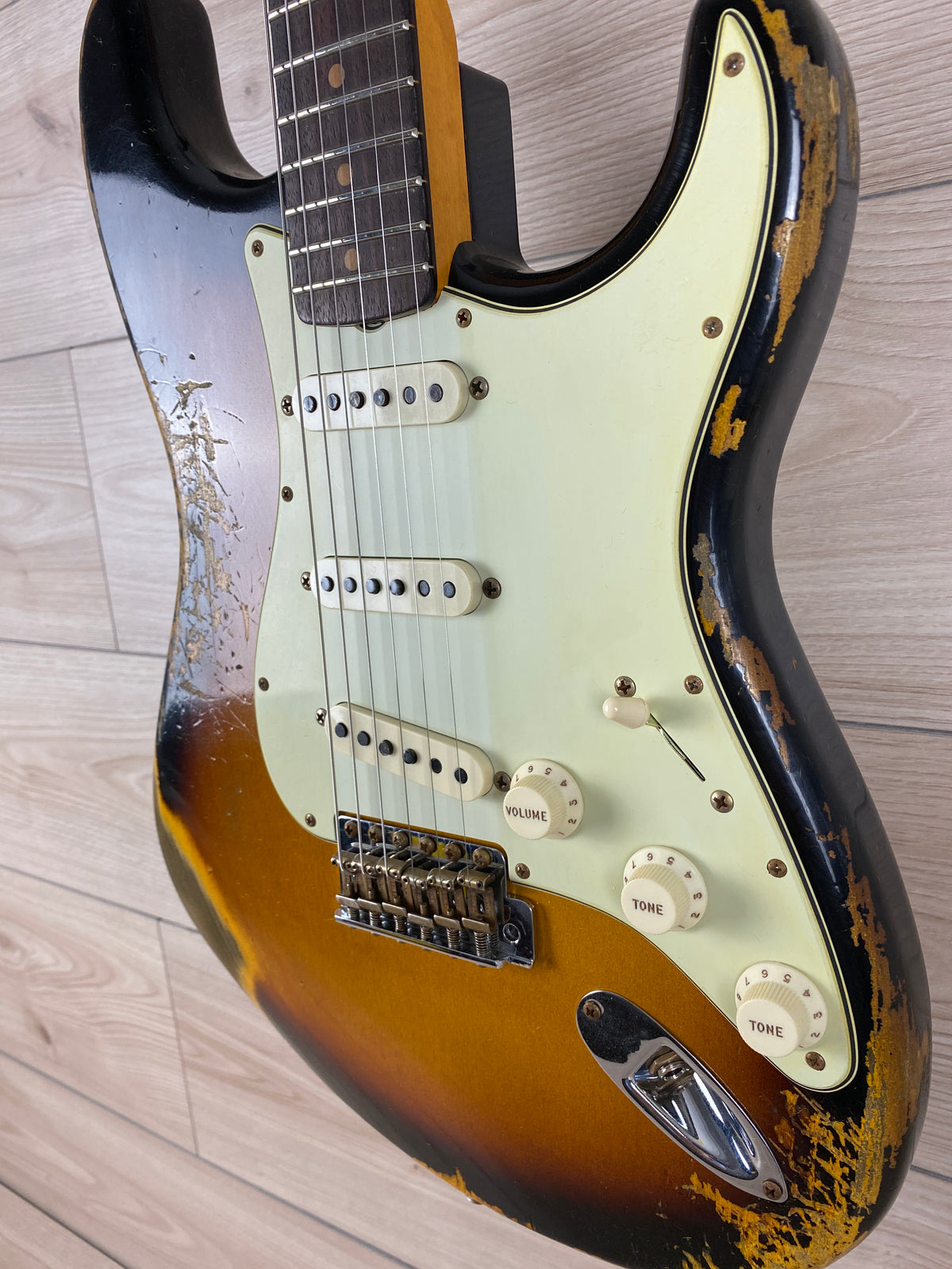 Fender Custom Shop '61 Stratocaster Heavy Relic Electric Guitar Super Faded Aged 3-Color Sunburst - CBN Music Warehouse