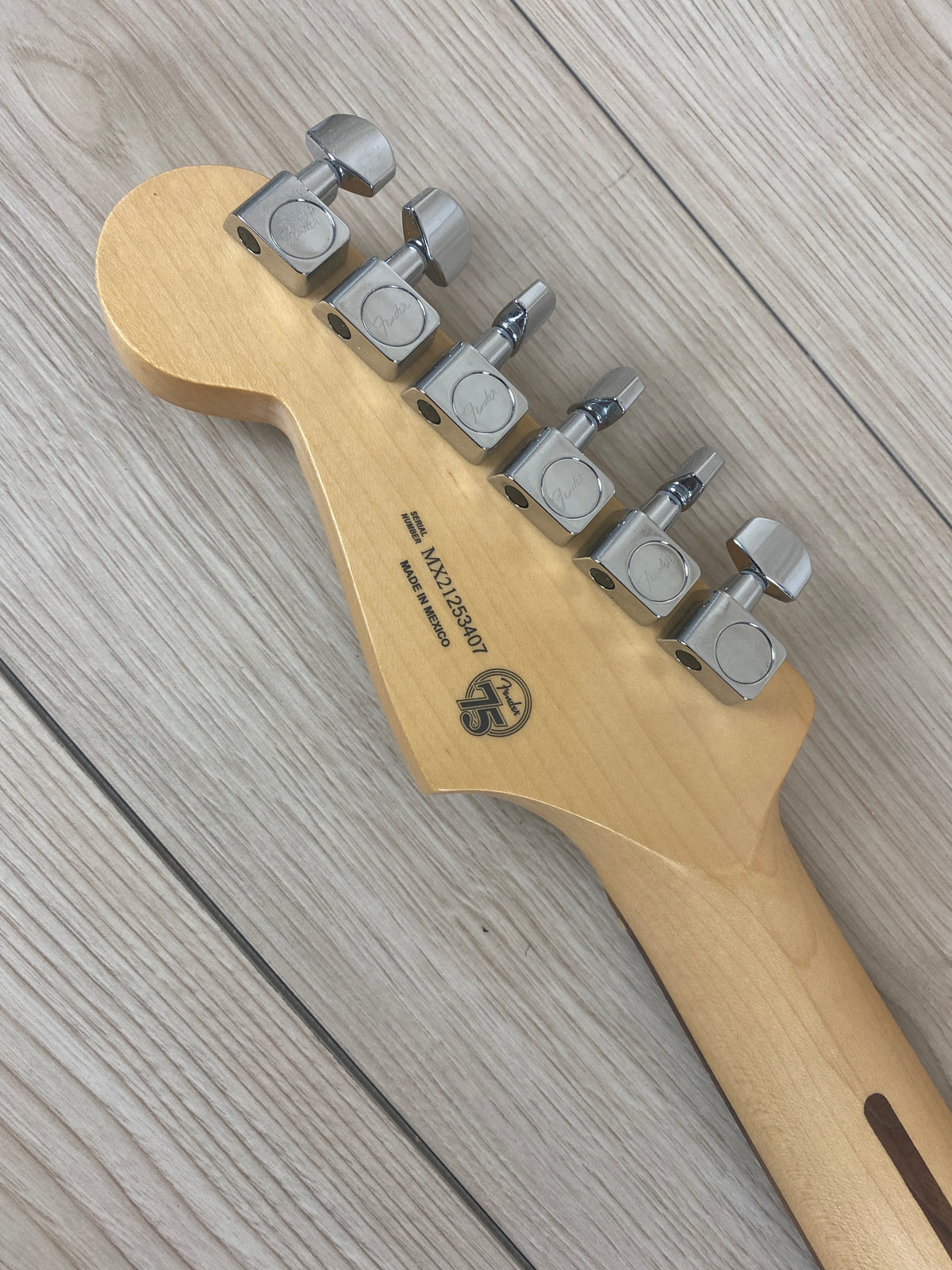 Fender Player Stratocaster Plus Top - Tobacco Sunburst with Pau Ferro Fingerboard